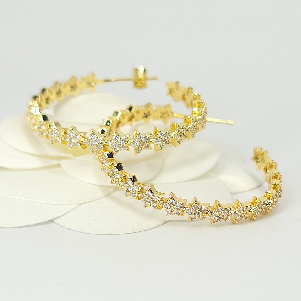 NEW 18K Gold Micro Pave CZ Stars Hoop Earrings NWT - Picture 1 of 10